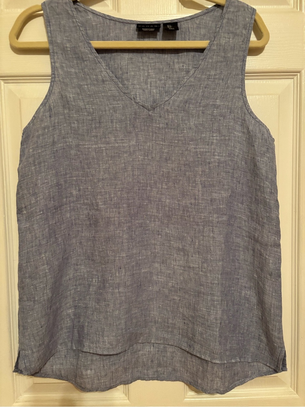NWOT Tahari Light Blue 100 % Linen V-Neck tank top, Size S
